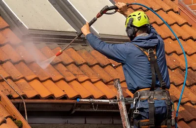 Démoussage et hydrofuge de toiture à Malleret